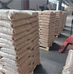 Granulés de bois de haute qualité en grandes quantités (Hêtre, Pin, Sapin, Chêne) pour l'utilisation énergétique - Product Image 1