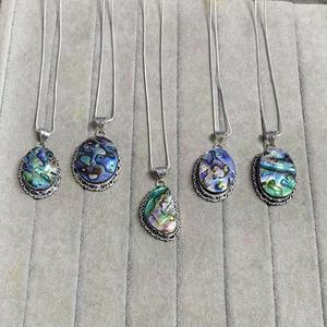 Colgante de Piedra de Abulón, Gema con Grabado de Amor, Figura Tallada, Decoración para el Hogar, Bodas, Vacaciones, Arte de Gujarat - Product Image 3