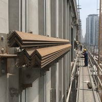 Acier cornière égal Q235B AiSi 60x60x5 galvanisé à chaud pour supports de murs-rideaux et décoration architecturale - Vente en gros