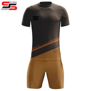 Ensemble complet d'uniformes de football respirants personnalisés, maillot sublimé à manches courtes pour l'été - Product Image 1