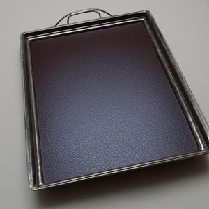 Plateau en cuir rectangulaire classique avec détails de points raffinés idéal pour le stockage élégant ou le service à la maison ou à des événements - Product Image 3