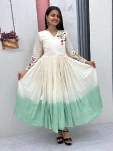 Robe élégante en coton doux brodé pour femme avec doublure intérieure en micro coton pour un travail complexe pour un usage quotidien et occasionnel - Product Image 3