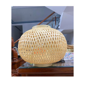 Lámpara colgante de bambú sostenible Lámpara de bambú personalizable Varios tamaños con versatilidad de Vigi Farm - Product Image 1