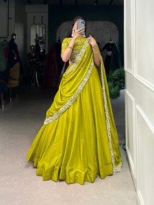 Lehenga de fête traditionnelle avec broderie de paillettes de codage de perles - Product Image 4