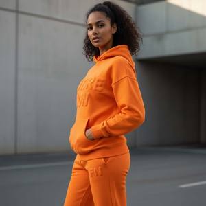 Ensemble de survêtement deux pièces pour femme en coton épais de haute qualité, coupe ajustée, personnalisable avec logo 3D, sweat à capuche et pantalon de survêtement lumineux - Product Image 3