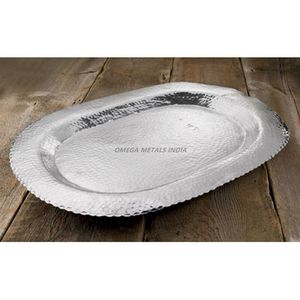 Elegante bandeja de servicio rectangular dorada con acabado liso, ideal para exhibir frutas y mejorar experiencias gastronómicas - Product Image 2