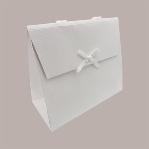 Bolsa de Regalo de Satén Blanco con Cierre de Velcro 24+11x21 cm Juego de 10 Piezas - Product Image 2
