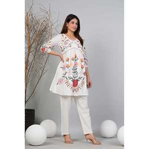 Conjunto de Dos Piezas Casual para Mujer, Bordado en Algodón, Talla XS/XS, Top de Manga Tres Cuartos con Pantalones, Diseño Elegante - Product Image 4