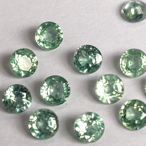 Kyanite de menthe verte Rare naturelle ronde de 4 mm à 6 mm facettes de bonne qualité Kyanite de menthe verte Rare - Product Image 1