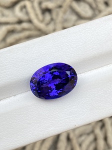 หินรูปไข่แทนซาไนต์ธรรมชาติที่สวยงามมากมีสีที่ยอดเยี่ยมและการยิงซูไซต์ธรรมชาติ10.09ลูเป้ทำความสะอาด - Product Image 3