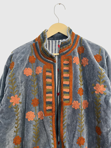 Abrigo Largo de Terciopelo con Bordado Floral, Talla Grande, Cuello Mandarín, Manga Larga, Chaqueta de Invierno para Mujer, Estilo Prairie Chic Hecho a Mano - Product Image 5