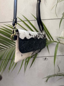 Western sac à main en cuir de fourrure de vachette usiné à la main sculpture cuir sac à bandoulière Gypsy vintage Boho fait à la main élégant multi-usages sacs - Product Image 3