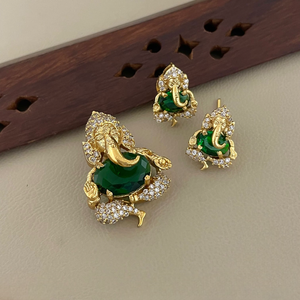 CZ Mat Finition Ganpati Pendentif Ensembles Pendentif Sans Chaîne Idéal Pour Les Occasions Festives Ensemble De Bijoux Spirituels Charme Avec Boucles D'oreilles - Product Image 1