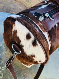Bolsa de lona de cuero genuino de piel de vaca Equipaje de viaje de fin de semana de moda con logotipo personalizado y opción de regalo con patrón de caramelo - Product Image 2