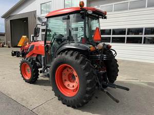Tractor Kubota M4N-071HDC12 MFWD 2023 – 73 HP: Potencia y Precisión Avanzadas para la Agricultura Moderna - Product Image 6