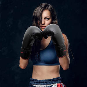 Guantes de boxeo de entrenamiento profesional para hombres y mujeres con soporte de muñeca Guantes de boxeo de cuero PU de alta calidad - Product Image 4