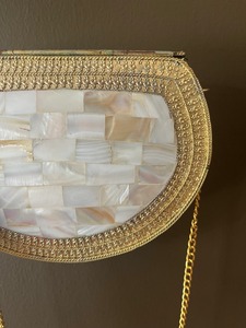 Bolso de mano hecho a mano para mujer original de nácar de lujo con decoración de trabajo de metal para bodas y ocasiones especiales - Product Image 3