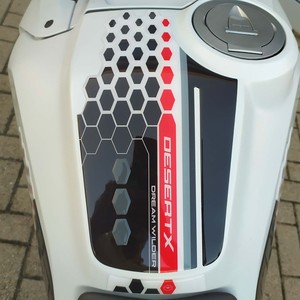 Autocollant de réservoir 3D adhésif sur mesure avec logo en relief pour la protection du réservoir de moto Ducati DesertX pour la décoration - Product Image 1
