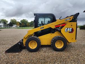 รถตักล้อยางดีเซล CAT 272D3 สีเหลือง อุปกรณ์ก่อสร้างมือสอง - Product Image 2