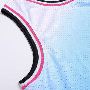 Camiseta de baloncesto de alta calidad personalizada 2025, camiseta de baloncesto impresa por sublimación, uniformes de baloncesto para hombres personalizados OEM - Product Image 3