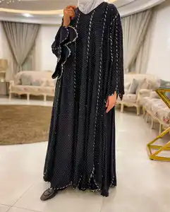 Koleksi baju Muslim trendi terbaru desain gaya Dubai Abaya panjang sederhana dan gaun Kaftan berkilau