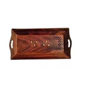 Plateau de service de nourriture de conception de sculpture populaire couleur noyer avec poignée de coupe Plateau de service en bois d'acacia de qualité supérieure. - Product Image 1