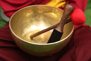 ชามร้องเพลงหิมาลัยสแตนเลสขัดเงาแบบขายส่ง สำหรับการทำสมาธิ การบำบัดด้วยเสียง โยคะ และการปฏิบัติทางจิตวิญญาณ - Product Image 2