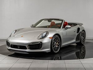 ตัวถังสีเงิน ปี 2014 911 Turbo S Convertible ระบบขับเคลื่อนสี่ล้อ ล้อแม็กซ์ เบาะหนัง ระบบนำทาง สตาร์ทเครื่องยนต์จากระยะไกล - Product Image 1