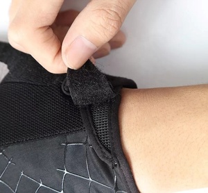 Gants demi-doigts de cyclisme pour hommes et femmes Gants de course de moto respirants absorbant les chocs antidérapants Protection professionnelle Logo personnalisé - Product Image 4