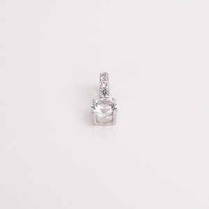 Colgante de Diamante Blanco y Esmeralda Verde Cultivados en Laboratorio VVS de 10x8mm con 9 Diamantes Redondos de Acento y Engaste de Oro de 14kt - Product Image 3