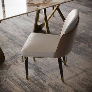 Chaises de salle à manger de style mid-century modern avec revêtement en similicuir et pieds en bois et métal - Mobilier d'intérieur - Product Image 4