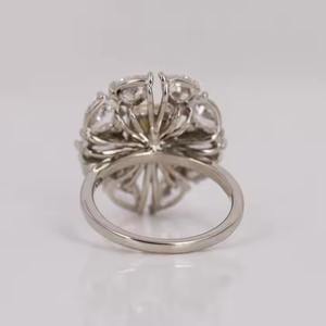 Bague de fiançailles pour femme de luxe jaune Radiant Cut Lab diamant créé avec diamant poire or massif forme florale cadeau parfait - Product Image 3