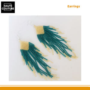 Pendientes Largos con Cuentas Doradas y Verdes de 11 cm, Bordados a Mano, para Bodas y Fiestas, Hechos en India - Product Image 4