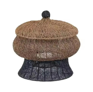 Ensemble de table design de quatre casseroles en métal durable de différentes tailles, idéales pour la présentation des aliments de haute qualité - Product Image 4