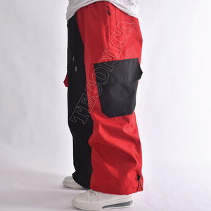 Pantalon cargo baggy imperméable bicolore rouge et noir avec grandes poches, taille ajustable et chevilles élastiques - Product Image 4