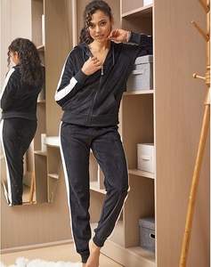 Survêtement à capuche en velours pour femmes de qualité supérieure | Survêtement 2 pièces | Vêtements d'hiver doux, chauds et à la mode | Commandes personnalisées disponibles - Product Image 2