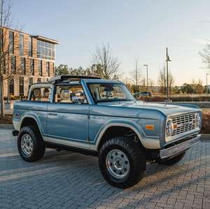 Bronco Clásico Moderno Usado de Primera Calidad, Origen Estadounidense, Gasolina, Manual, Velocidad Máxima de 180 km/h, 2500 GVW, en Venta - Product Image 2