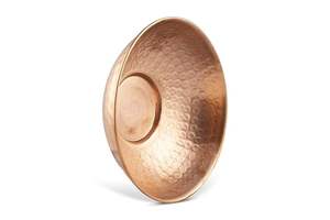 Cuenco tradicional de latón indio hecho a mano con acabado antiguo para un elegante acento doméstico disponible a precio mayorista - Product Image 5