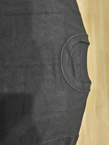 Vente en gros de t-shirt à col rond noir et manches courtes avec logo personnalisé Oem Odm pour hommes pulls graphiques en laine torsadée - Product Image 3