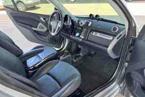 Occasion - Audi R8 V10 Spyder 2022 Automatique, Volant à Gauche, Sièges en Cuir, Jantes en Alliage d'Aluminium R18, Caméra Arrière - À Vendre - Product Image 3