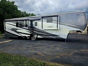 Camping-cars New Horizons Toy Hauler, Summit, Majestic, RVs remorquables AVEC REMORQUES LIRE À EXPÉDIER - Product Image 6