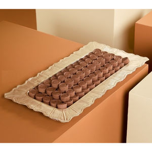 Cuenco de Metal con Diseño de Flor Martillada, Exclusivo y Respetuoso con el Medio Ambiente, con Tapa, Estilo Moderno, Exhibición de Chocolate para Bodas A LA Venta - Product Image 2