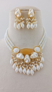 Elegance Rajnigandha Collier de perles serti de disques d'or texturés et de glands de perles personnalisables en vrac Design de produits de mariage - Product Image 6