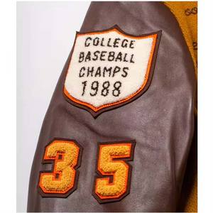 Chaqueta universitaria 100% de algodón con diseño personalizado estilo hombro caído de alta calidad con mangas de cuero para hombres y mujeres - Product Image 2