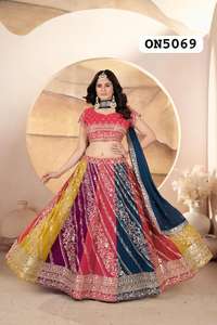 Maruti Fashion Lehenga Choli Tradicional Indio para Mujer, de Georgette Sintética con Papel Repujado, Espejo, Zari y Lentejuelas, para Bodas - Product Image 3