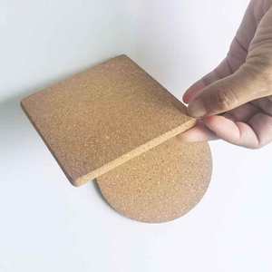 Ensemble de dessous-de-verre en bois massif écologique, conçu pour un usage quotidien pratique, avec un beau grain de bois - Product Image 3