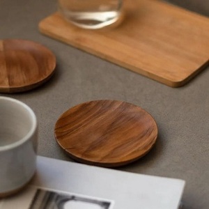 Sous-verres ronds en bois massif de luxe avec mots gravés et logo personnalisé, résistants à la chaleur, pour la maison et la salle à manger - Product Image 6