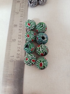 Perles de verre millefiori tribales africaines sur mesure, de couleur verte, adaptées aux bijoux natifs et traditionnels - Product Image 5