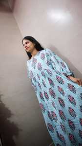 Vêtements pour femmes et vêtements de fête indiens faits à la main, légers et à motifs floraux - Product Image 4