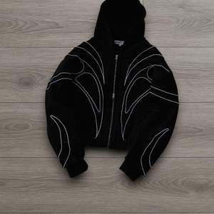 ผู้ผลิตเสื้อฮู้ดดี้แบบสั่งทำพิเศษ ทรงโอเวอร์ไซส์ ยูนิเซ็กซ์ ผ้าโพลีเอสเตอร์/คอตตอน 360 กรัม ระบายอากาศได้ดี เหมาะสำหรับฤดูร้อน แบบเรียบๆ สำหรับเพ้นท์ลาย สตรีทแวร์ ซันเฟด บลีช - Product Image 1